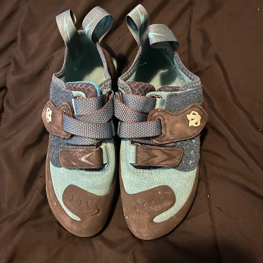 Climbing shoes